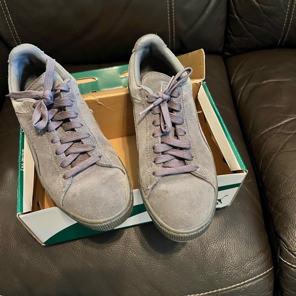 Women's Suede Puma Sneakers in Gray